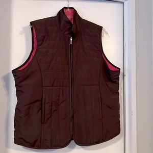 Hanes full zip and fully lined lightweight vest for women. Size XL